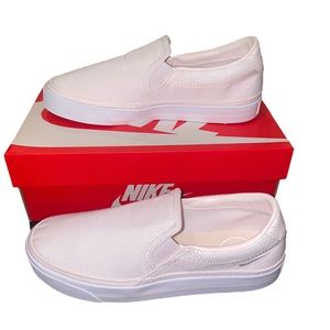 Nike Court Legacy Women’s Slip-On